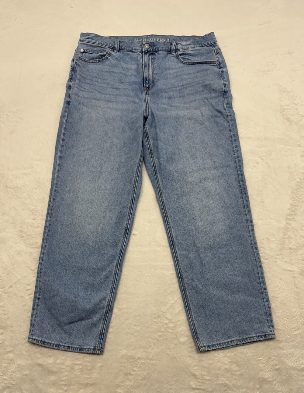 American Eagle Women’s Strigid Mom Jeans Light Wash High Rise Stretch Size 16